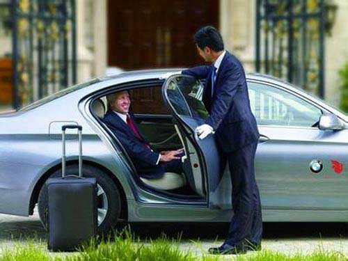 重慶商務租車帶駕駛員一天大概多少錢？